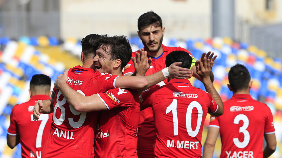 Altınordu, Karabük'ü 6 golle geçti