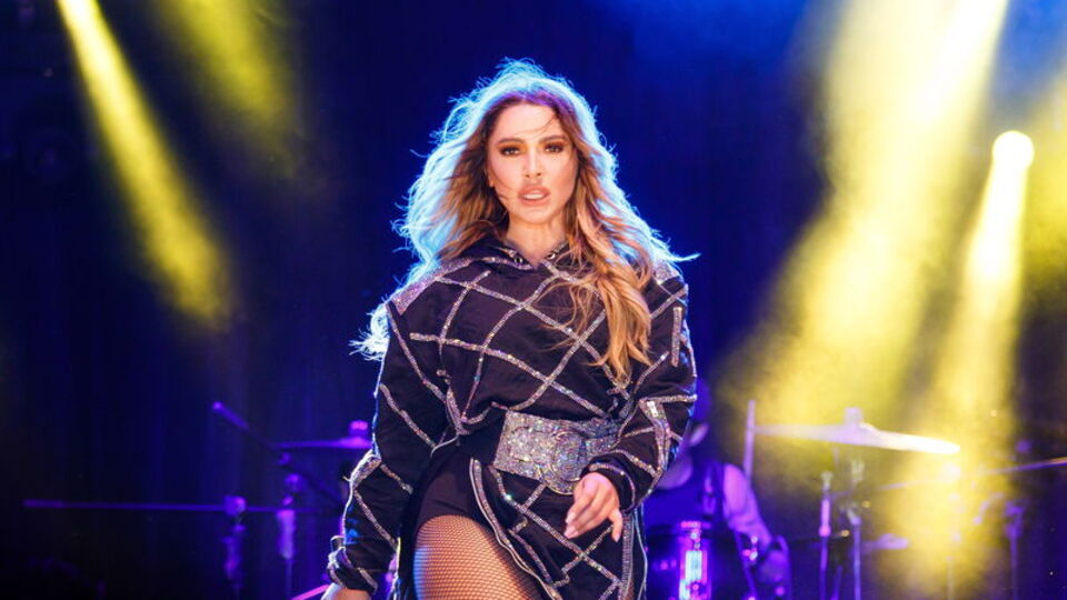 Hadise 'Felaket' söylüyor