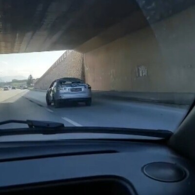Trafikteki aracın halini görenler telefona sarıldı!