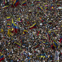 Hükümet ve muhalefet yanlıları meydanlarda