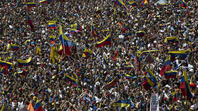 Hükümet ve muhalefet yanlıları meydanlarda