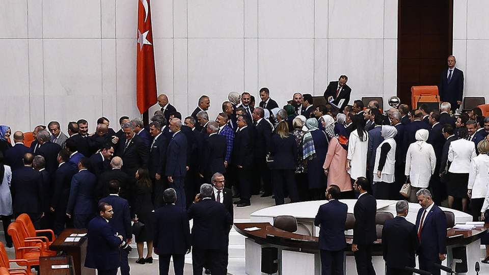 TBMM'ye "Meclis kürsüsüne vatandaş çıkarılsın" önerisi