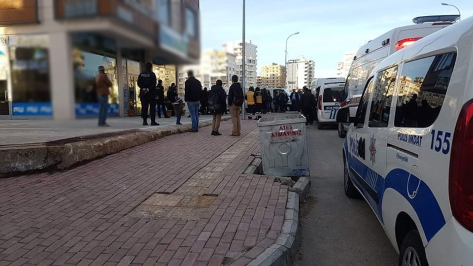 Emlakçı bodrum katında intihar etti