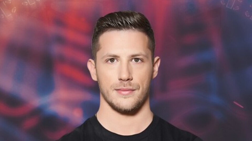 Nikos Kosmas kimdir?