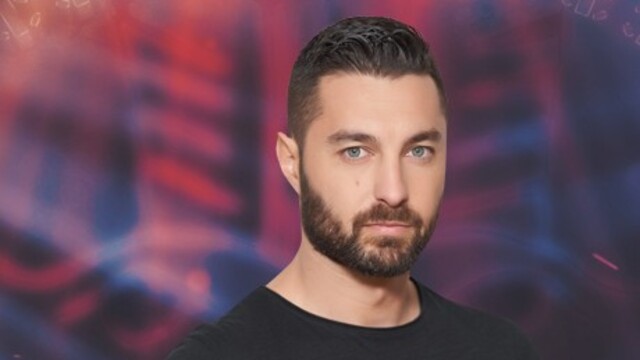 Tony Stavratis kimdir?