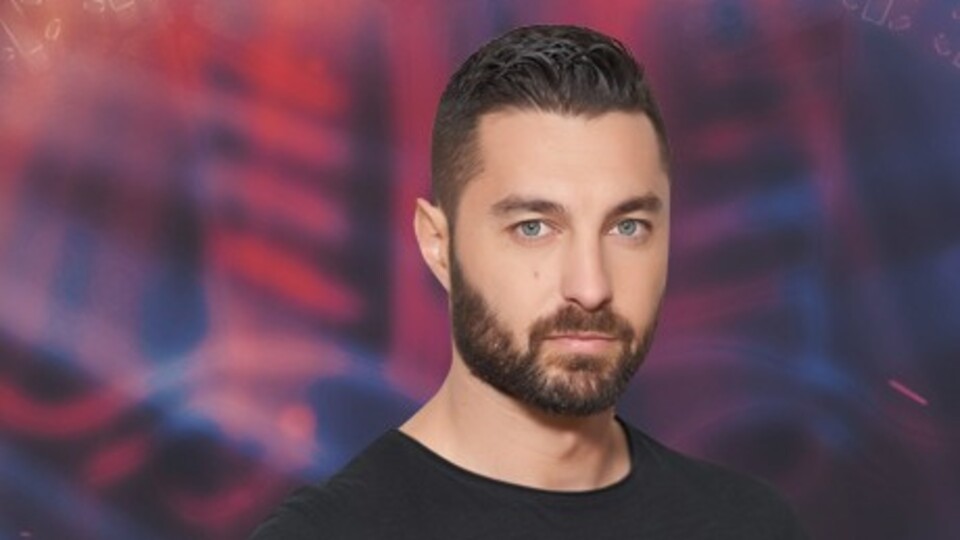 Tony Stavratis kimdir?