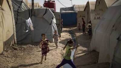 Kerkük'te göçmen kampı yandı: Ölü ve yaralılar var