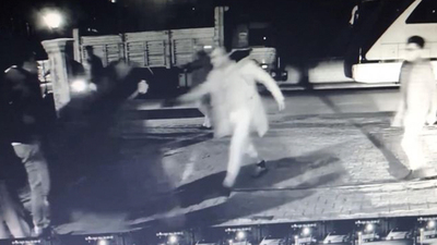 Yol verme tartışması... Kendisini takip eden baba oğlu tabancayla vurdu