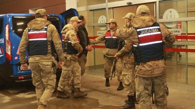 FETÖ firarisi 490 askerden 74'ü terörden arananlar listesinde!