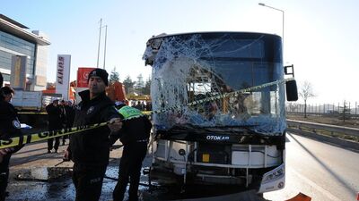 Halk otobüsü TIR'a çarptı: 1 ölü, 20 yaralı