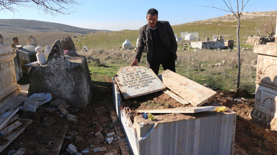Gelinliğiyle gömülmüştü! 'Bu olay bizi dehşete düşürdü'