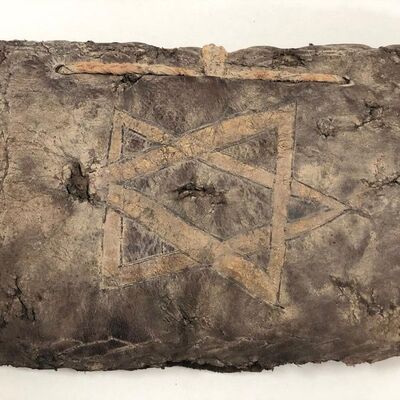 Diyarbakır'da ele geçirildi! Deri üzerine altın işlemeli...