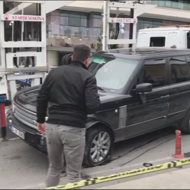 Şişli'de polisle şüpheliler arasında çatışma