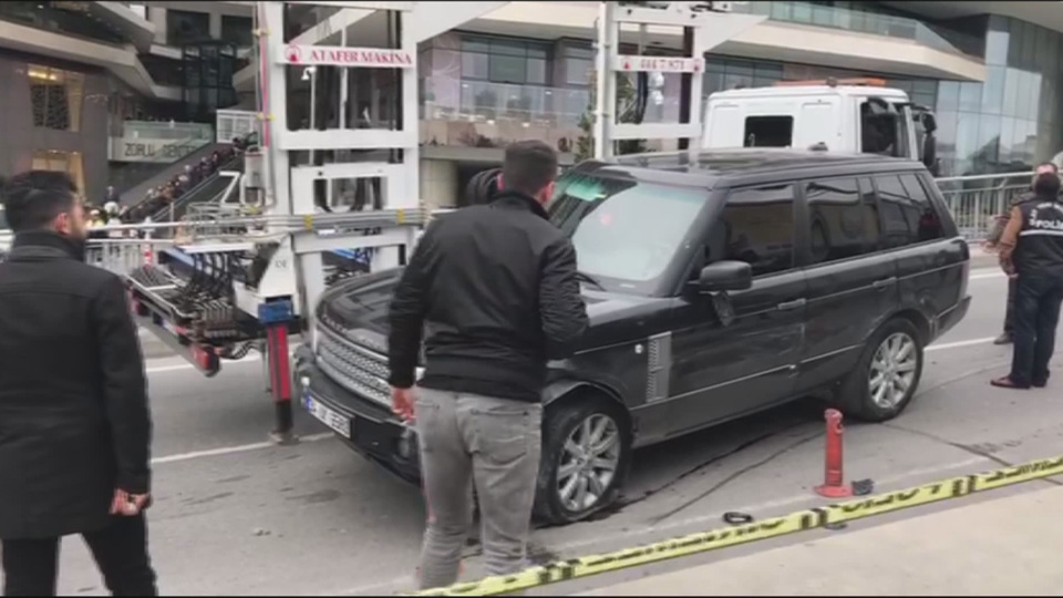 Şişli'de polisle şüpheliler arasında çatışma