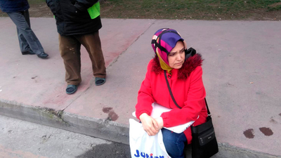 Eşi gözaltına alınınca gözyaşlarına boğuldu