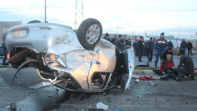 Ayvalık'ta zincirleme kaza: 8 yaralı