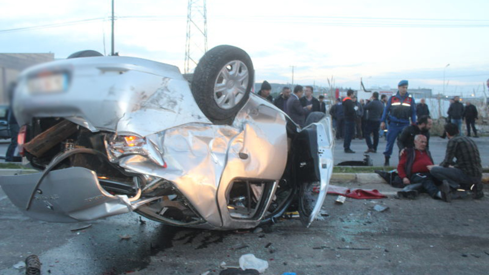 Ayvalık'ta zincirleme kaza: 8 yaralı