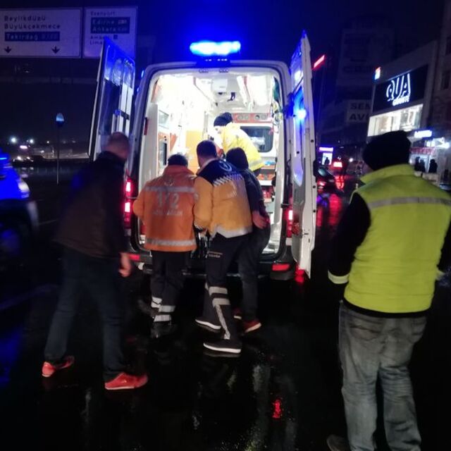 Araba çarpan yaşlı adama kalp masajı