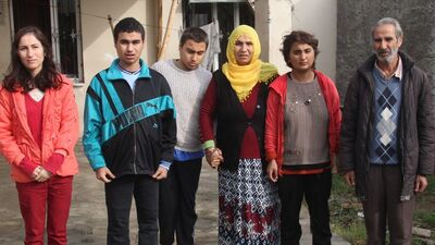 Doğuştan kalça çıkığı var, yardım bekliyor! "Ölü kıyafeti giyerek büyüdüm"