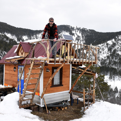 45 günde inşa etti, sonra da yaylaya çıkardı... İçerisinde yok yok!