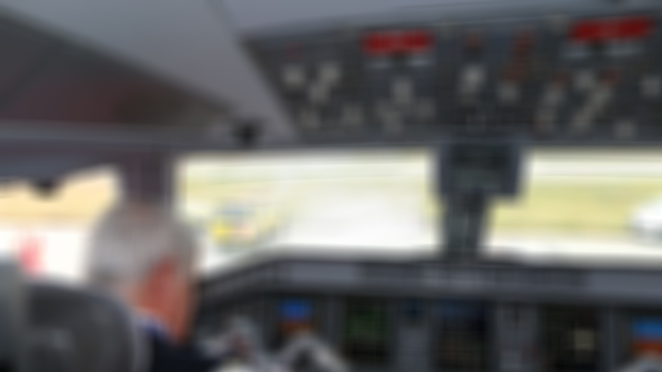 Camı patlayan THY uçağı acil iniş yaptı