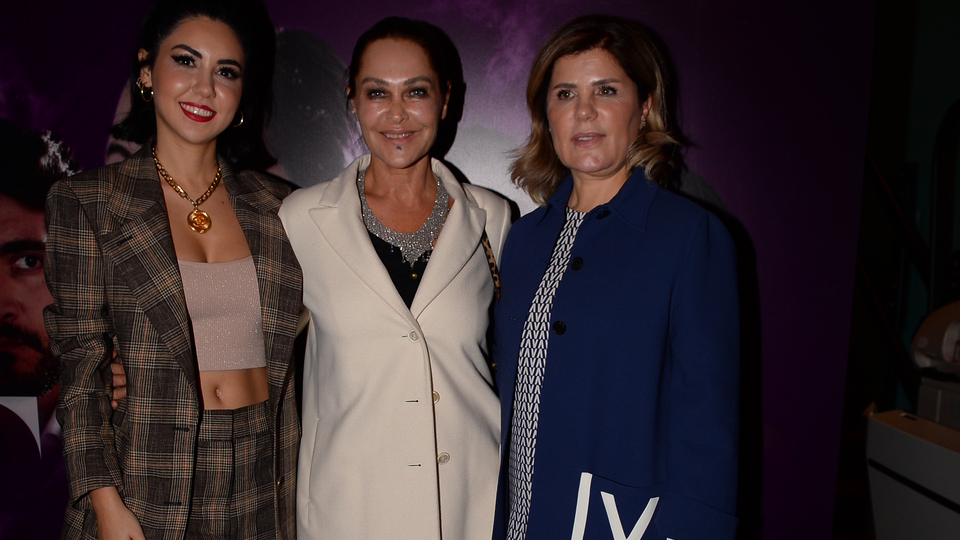 Ünlüler 'Aries'i izledi