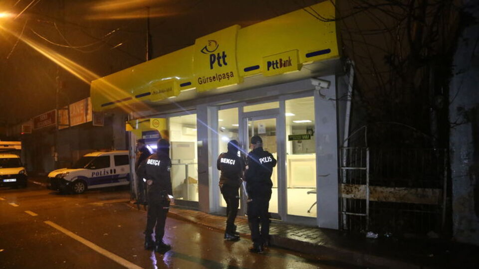 PTT şubesinden bozuk para çaldılar
