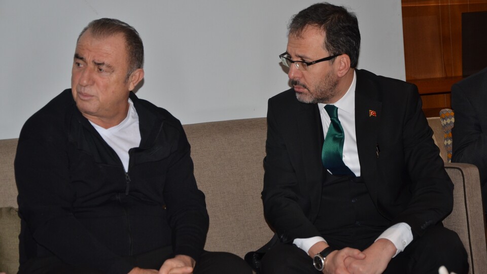 Bakan Kasapoğlu'ndan Fatih Terim'e taziye ziyareti