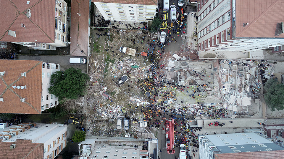 Kartal'da 8 katlı bina çöktü! Ölü ve yaralılar var
