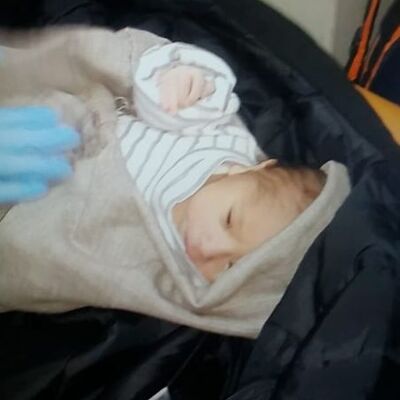 Hemşireler bebeğin kıyafetlerini görünce şok oldu!