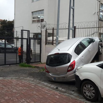 Metrelerce sürükledi... Kızının aracını kaçırıp okul sokağında dehşet saçtı