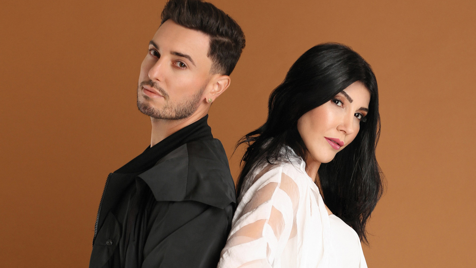 Hande Yener'den iki ayrı single