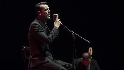 Anadolu türküleri Cem Adrian'ın yorumuyla İş Sanat'ta yankılandı