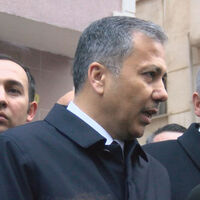 İstanbul Valisi açıkladı: Enkaz altında bir yaralıyla irtibat kuruldu