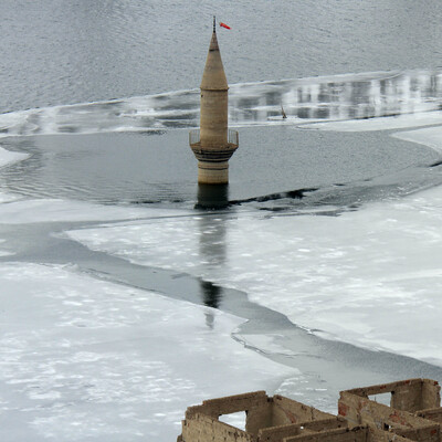 Tüm köy sular altında kalmıştı! Evler ortaya çıktı