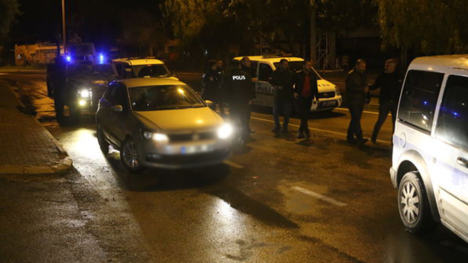 Bekçilerin üzerine araç süren şüpheliler yakalandı