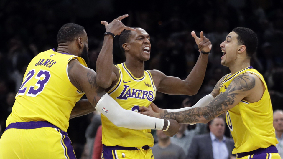 Lakers son saniye basketiyle kazandı