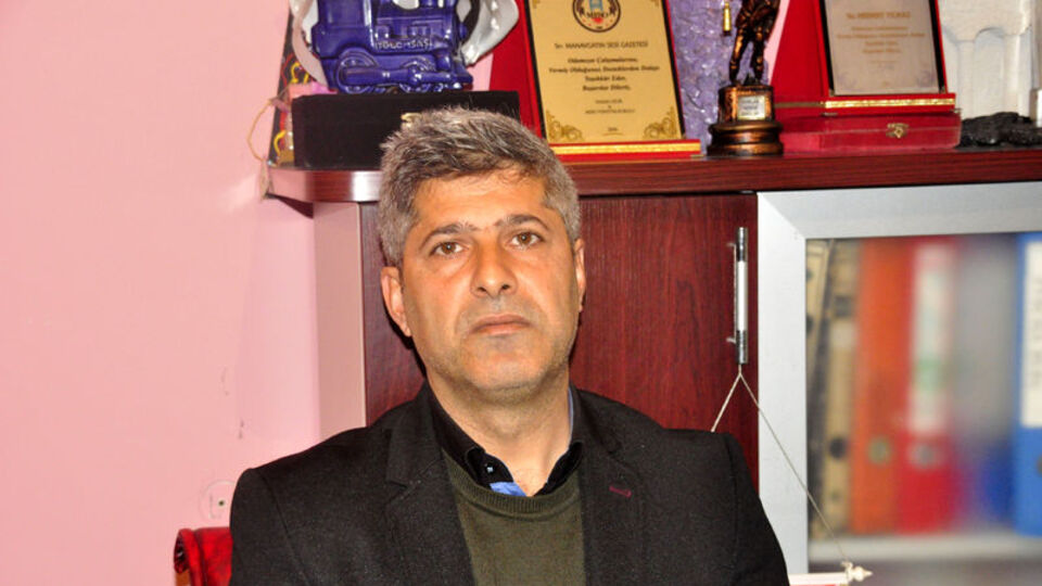 İlk kez görüp yardım etti hayatı karardı... 16 yıldır uğraşıyor, tam 11 800 dilekçe yazdı