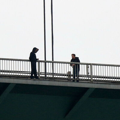 FSM'de intihar girişimi! İkna çabaları sürüyor... Trafik kilit