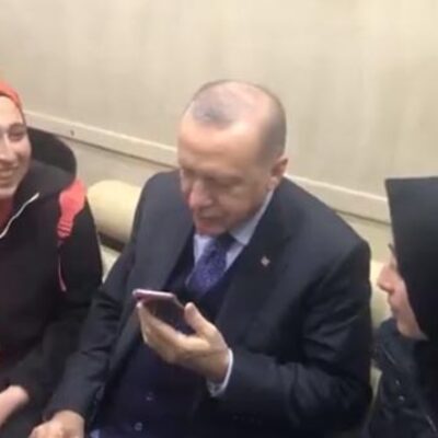 Cumhurbaşkanı Erdoğan genç kızı kırmadı