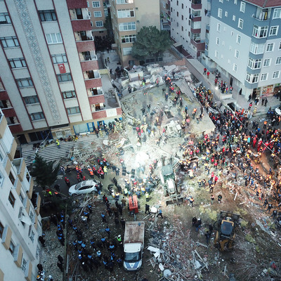 Kartal’da çöken bina ve geriye kalanlar