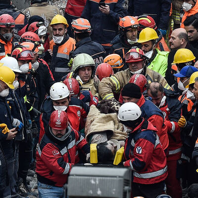 Enkazda yaşam umudu! 5 kişinin sesi duyuldu