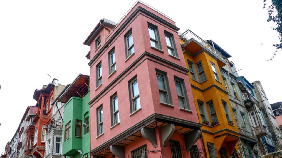 Tarihi semt Balat'ı seramiklerde yaşatıyor