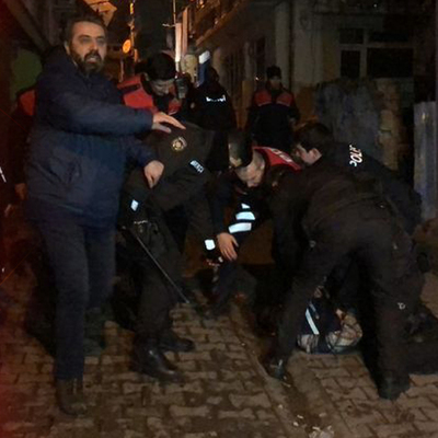 Asker uğurlama eğlencesinde kavga! Taş ve sopayla 6 polis yaralandı!