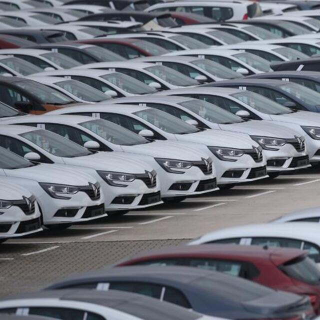 Yüksek faizler otomotive el freni çektirdi