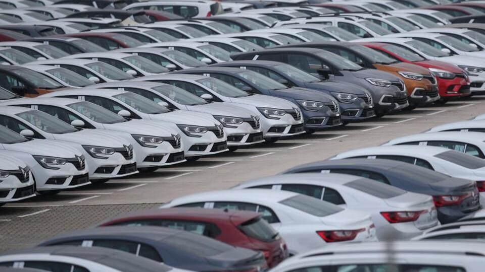 Yüksek faizler otomotive el freni çektirdi
