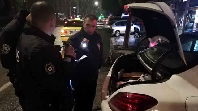 Lüks otomobilinin anahtarını kaybetti, bulana ne ödül verdi?