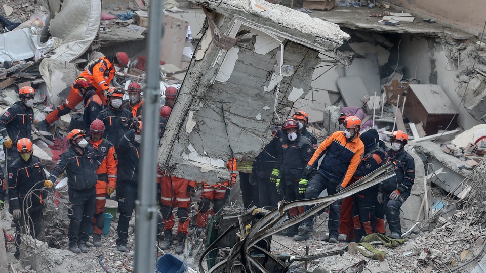 İstanbul Valiliği'nden Kartal'da çöken binayla ilgili açıklama