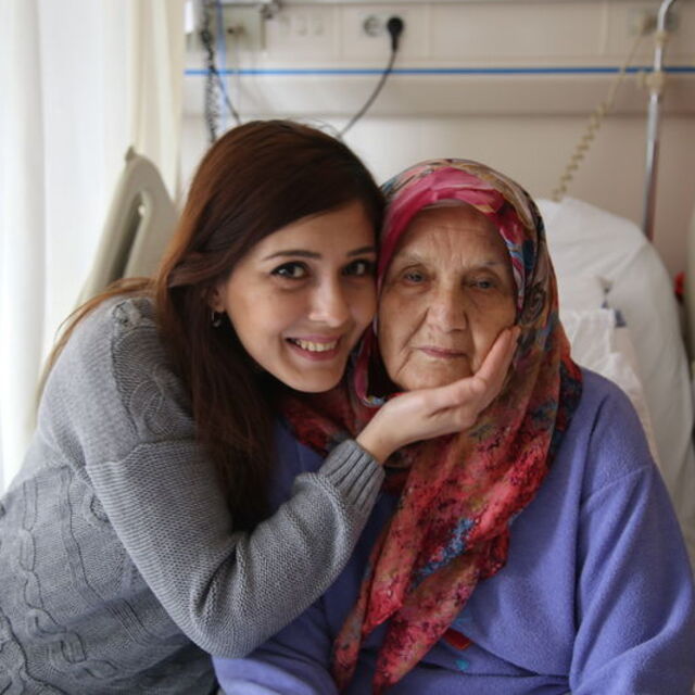 72 yaşındaki anne, kızı sayesinde hayata tutundu
