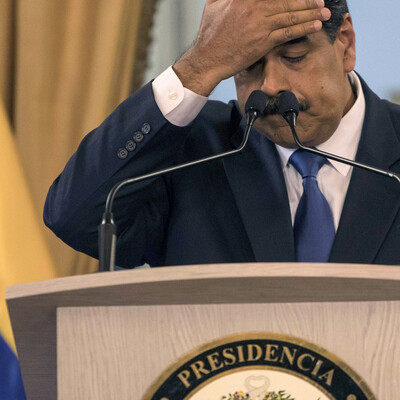 Maduro karanlıkta kaldı, Bolton alay etti!